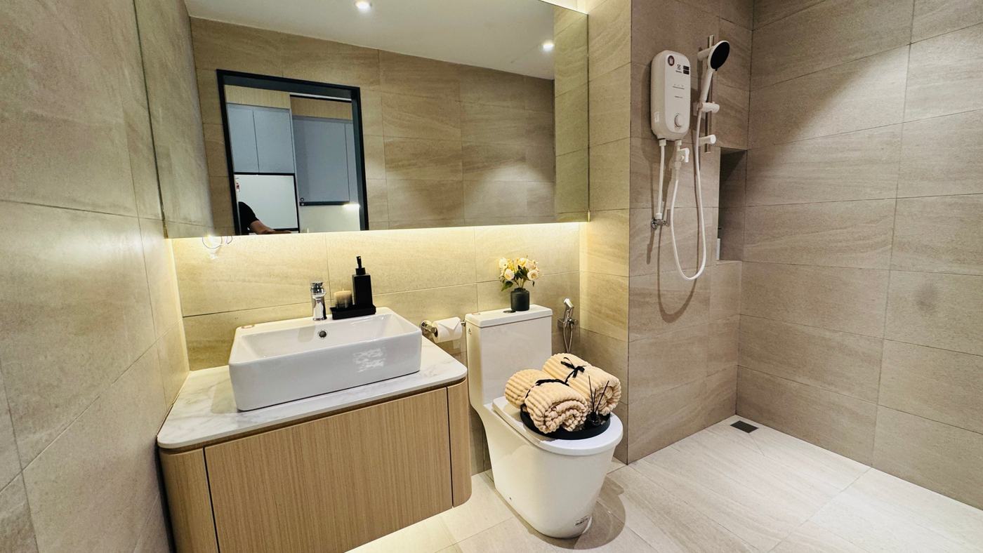 Type D show unit, bathroom